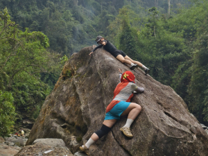 Khoảnh khắc trekking tại suối và rừng Cửa Tử
