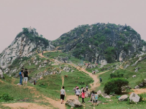 Hoạt động cắm trại và trekking ở Hàm Lợn