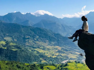 Du khách săn mây trên cung núi Y Tý - Hà Giang
